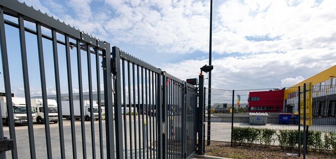 Hoogwaardige afsluiting voor nieuwe DHL-site - Gemaackt - Basix Afsluitingen