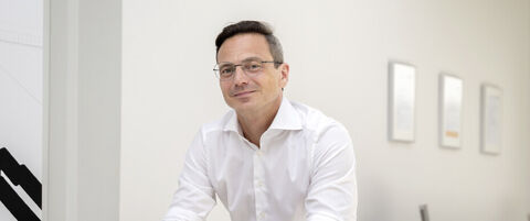 vincent-kerkstoel-beton-2000