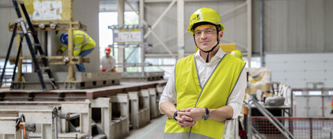 vincent-kerkstoel-beton-2000