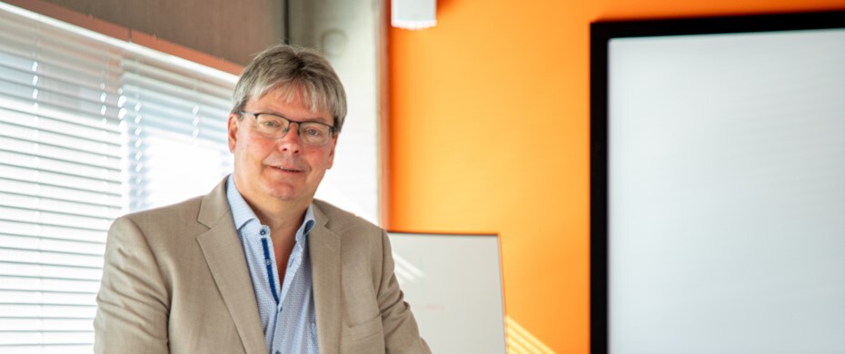 TECHNISCHE TOTAALOPLOSSINGEN, COMPLEXLOOS ONDERBOUWD