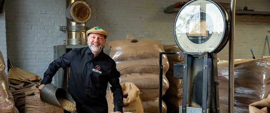 EEN EEUW AAN AMBACHTELIJKE KOFFIE
