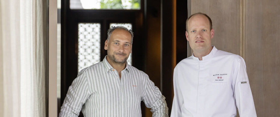 Een deur die opgaat in het interieur