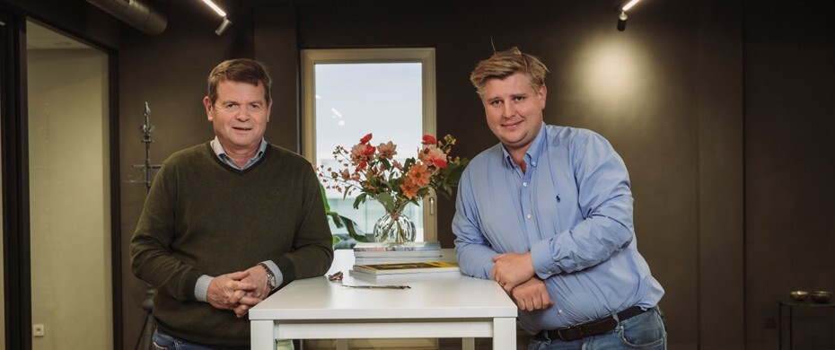 SLAGKRACHT ZWART OP WIT