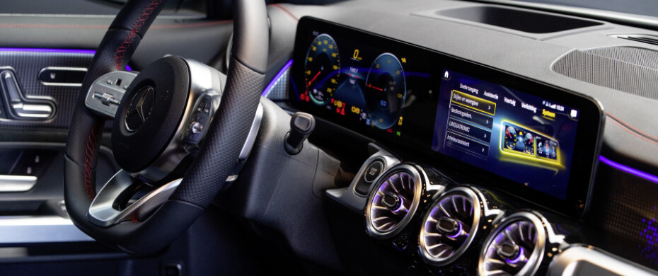 Mercedes_EQB_300 Mercedes_EQB_300